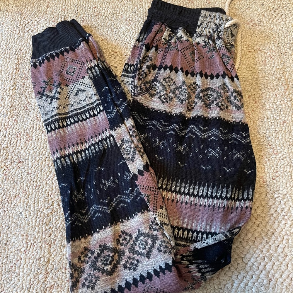 patterned joggers, lightweight, adjustable string